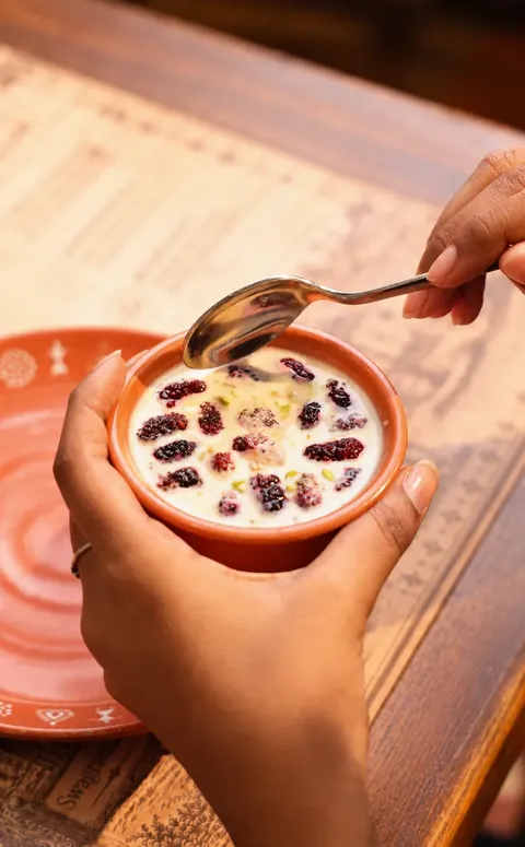Mulberry malai dessert